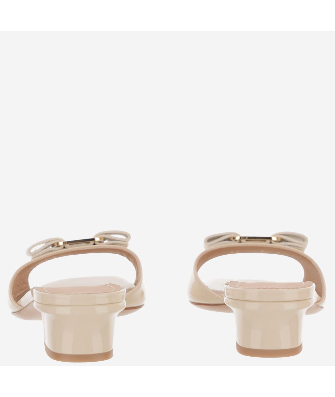 FERRAGAMO Бежевые мюли из лакированной кожи, фото 3