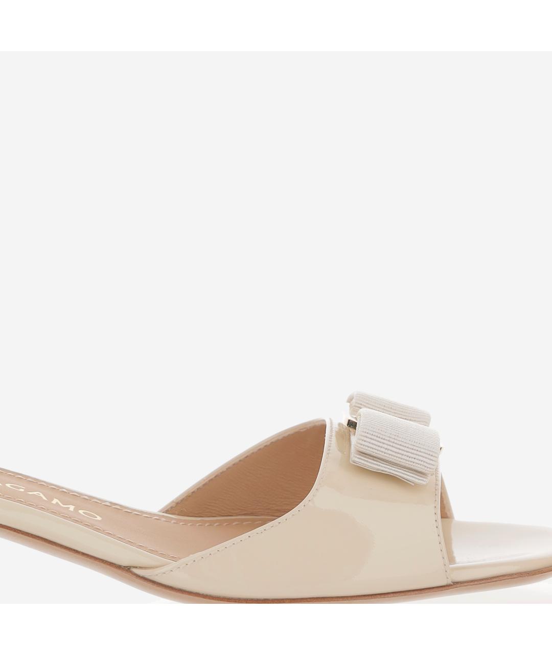 FERRAGAMO Бежевые мюли из лакированной кожи, фото 5