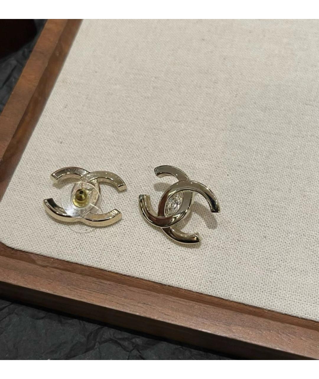 CHANEL Золотые металлические серьги, фото 3