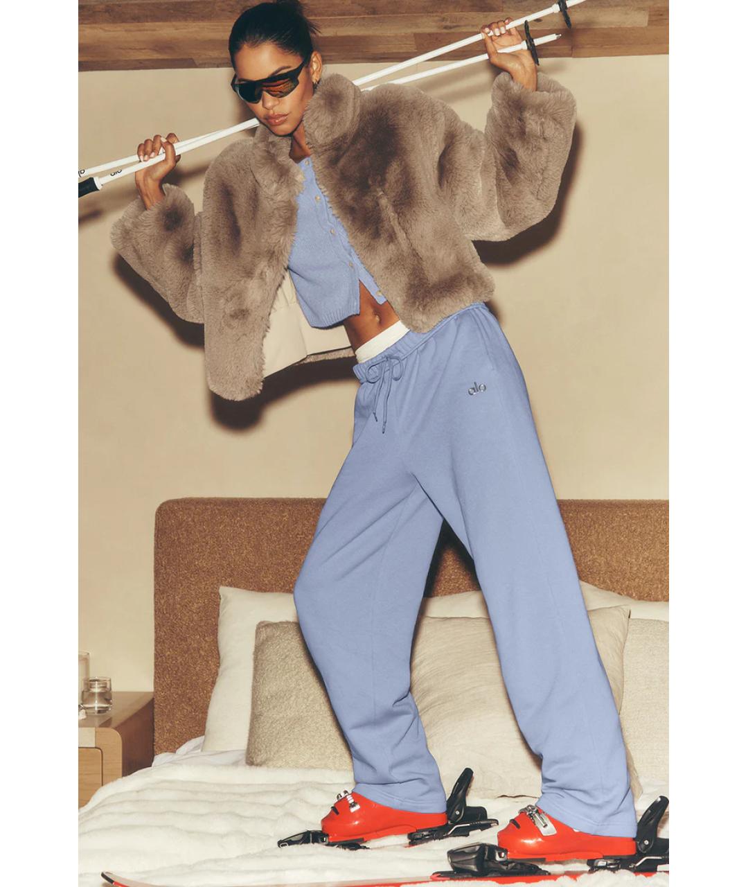 ALO YOGA Голубые спортивные брюки и шорты, фото 3