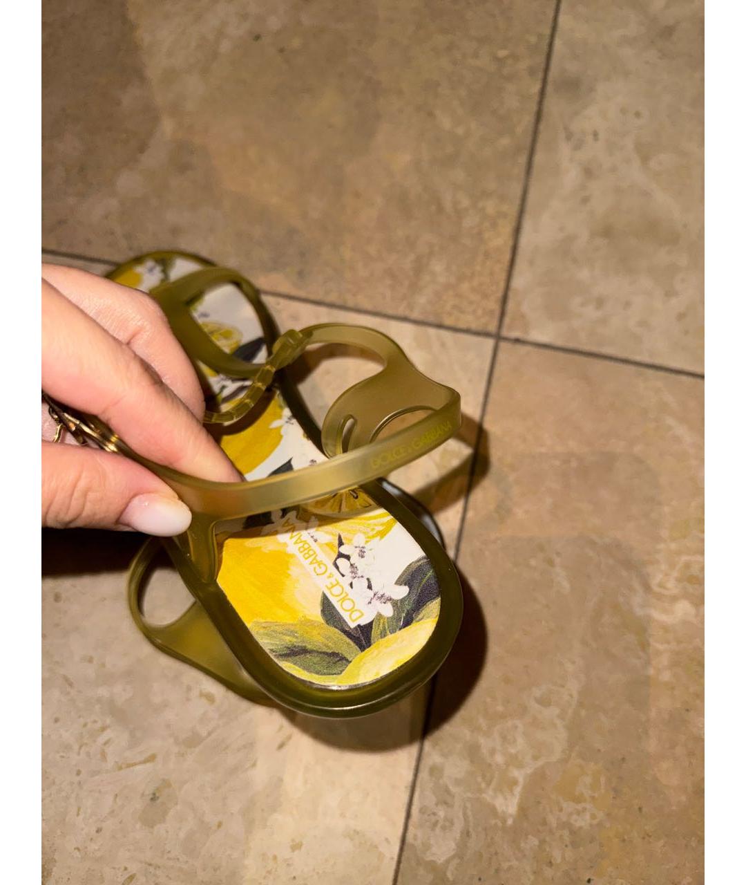 DOLCE & GABBANA KIDS Желтые резиновые сандалии и шлепанцы, фото 3