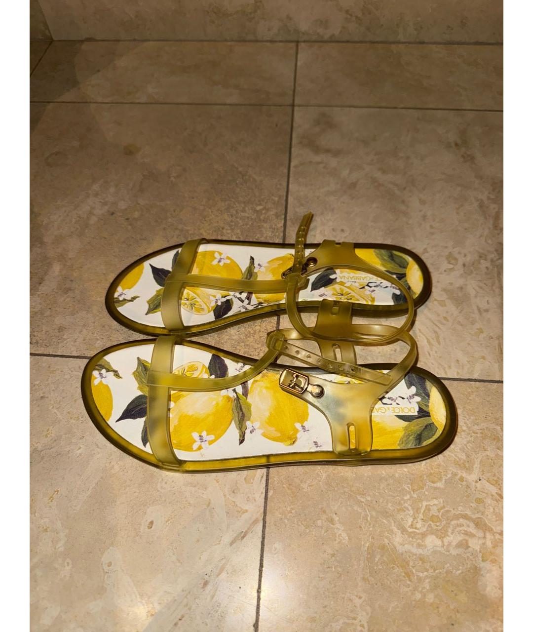 DOLCE & GABBANA KIDS Желтые резиновые сандалии и шлепанцы, фото 2