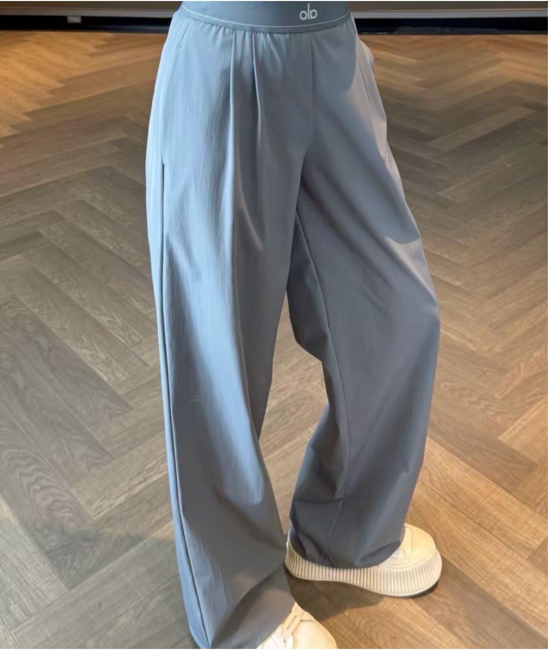 ALO YOGA Серые спортивные брюки и шорты, фото 3