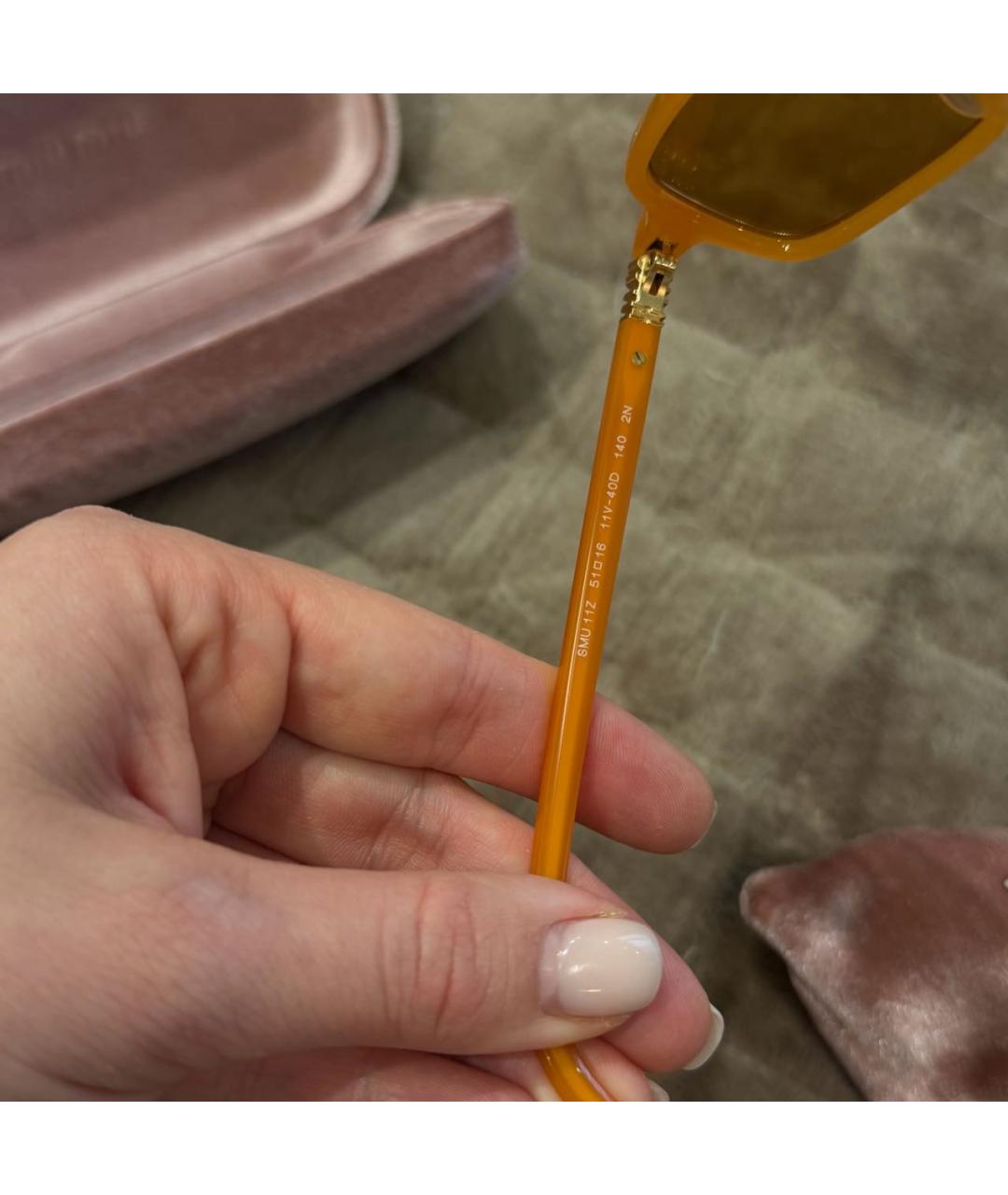 MIU MIU Оранжевое пластиковые солнцезащитные очки, фото 2