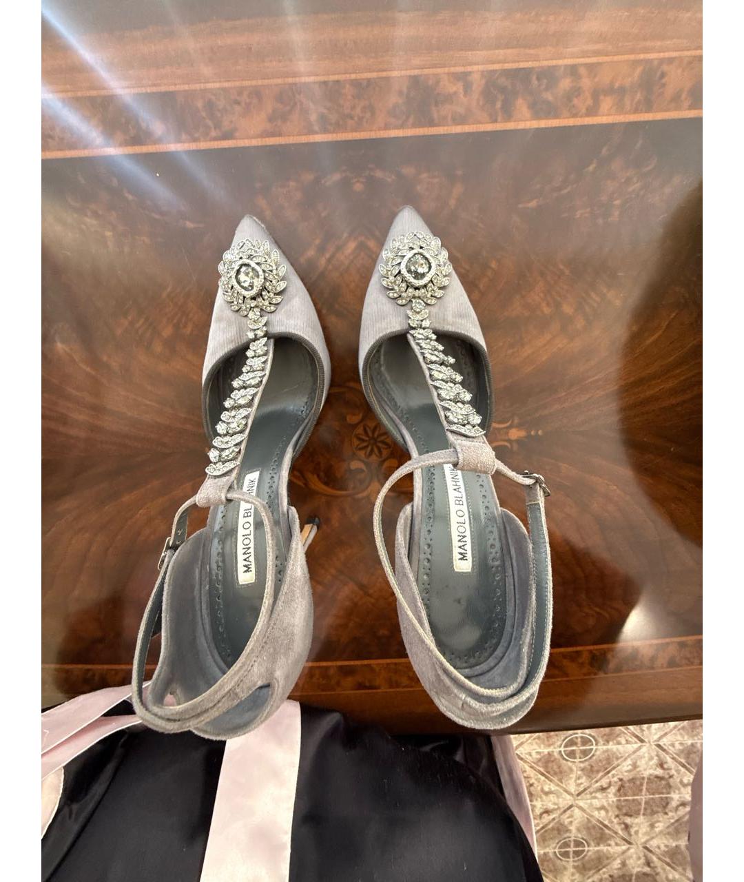 MANOLO BLAHNIK Серебряные текстильные босоножки, фото 3