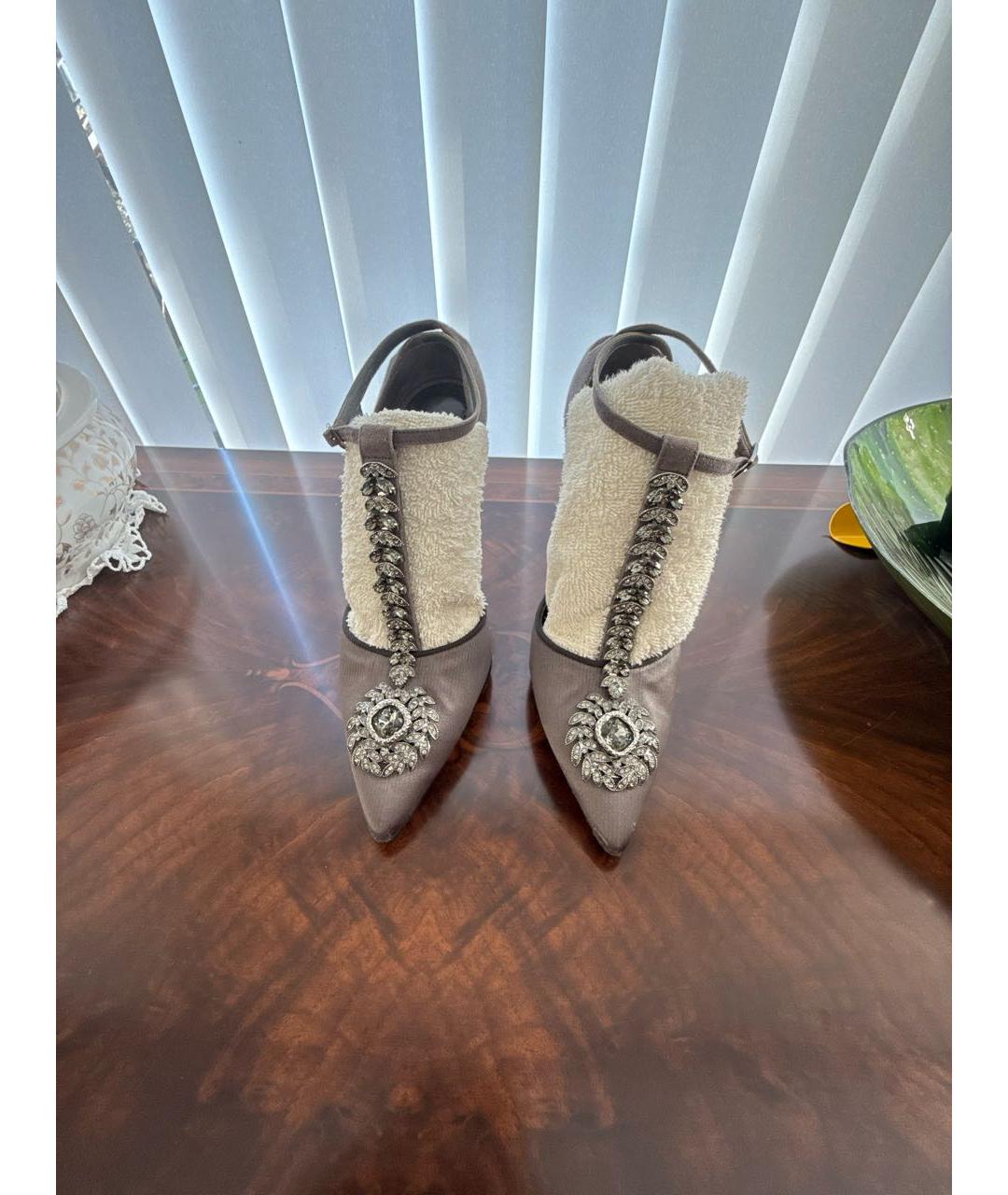 MANOLO BLAHNIK Серебряные текстильные босоножки, фото 2