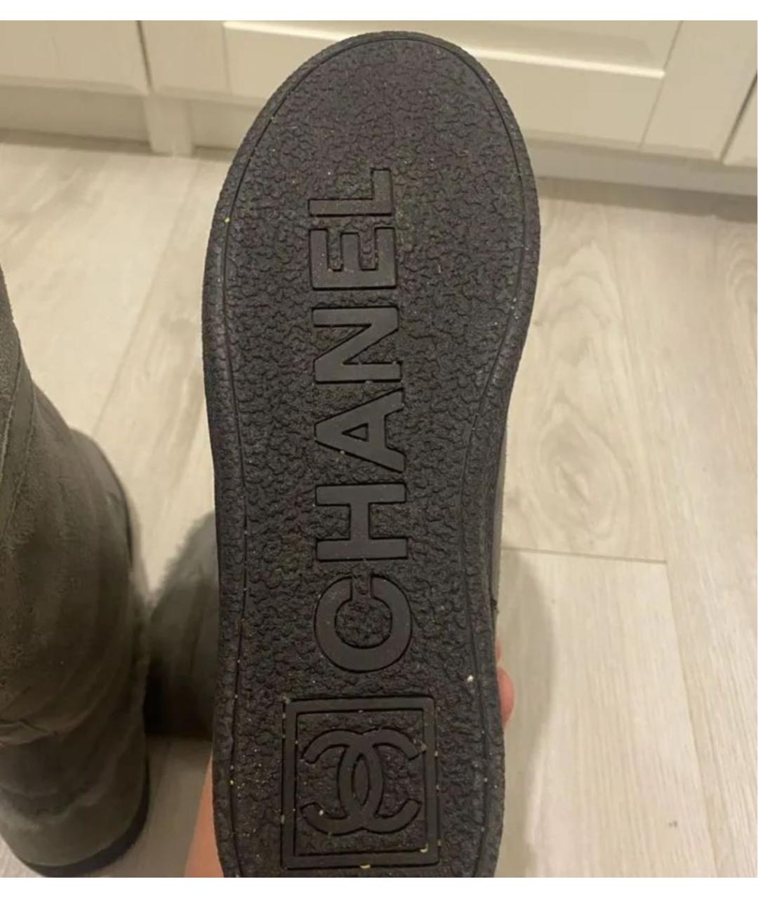 CHANEL Серые замшевые сапоги, фото 7