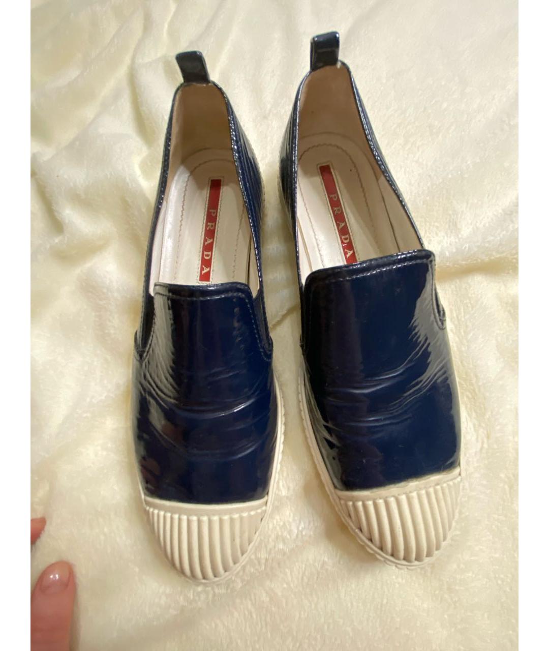 PRADA Темно-синие лоферы из лакированной кожи, фото 2
