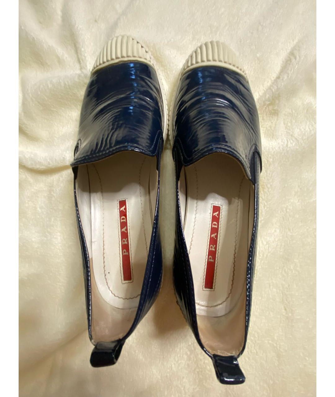 PRADA Темно-синие лоферы из лакированной кожи, фото 3