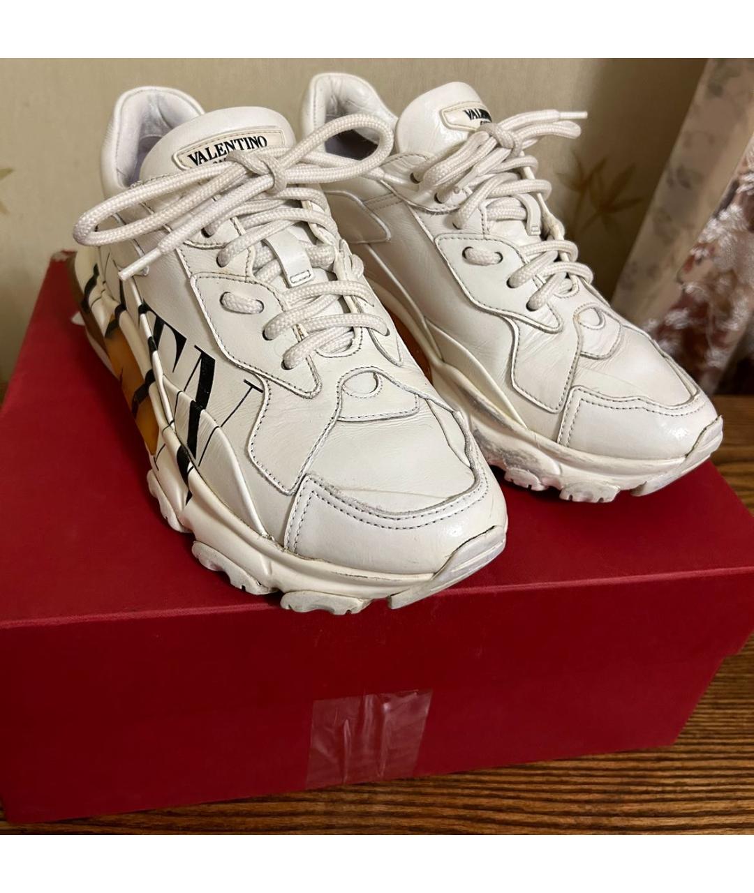 VALENTINO Белые кожаные кроссовки, фото 2