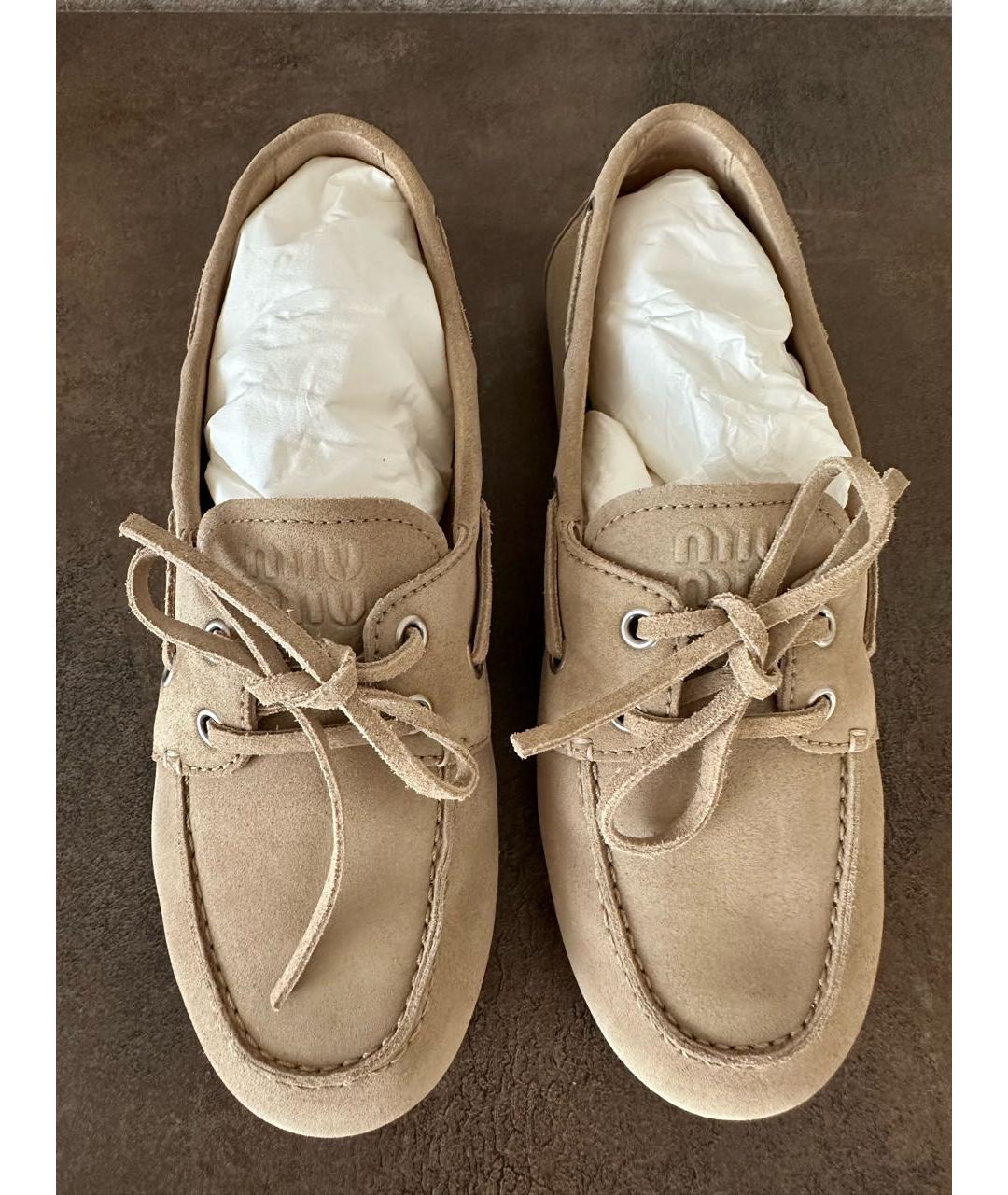 MIU MIU Бежевые замшевые мокасины, фото 3