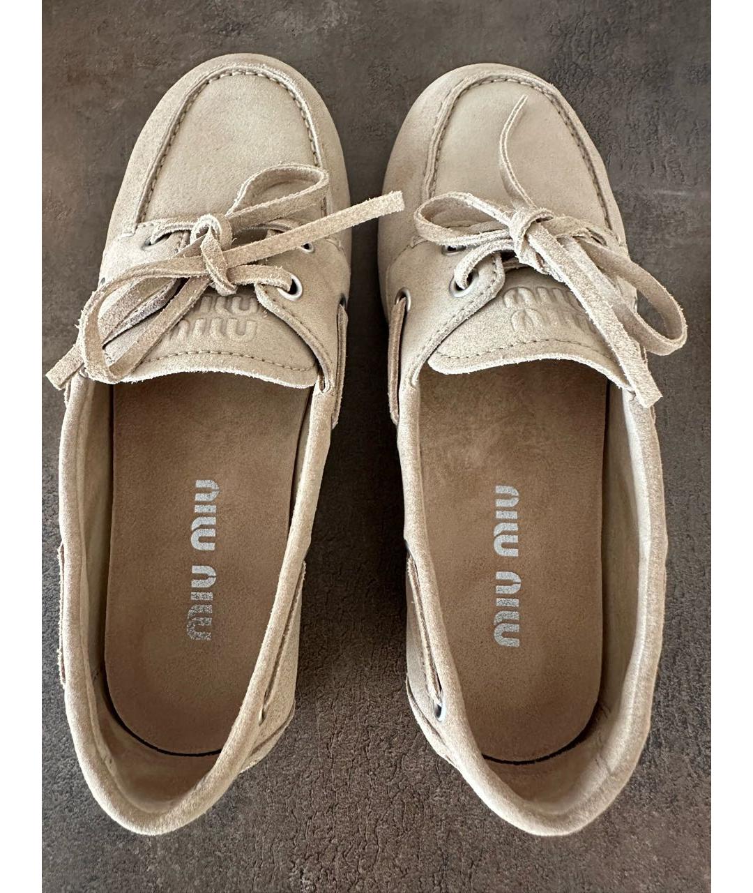 MIU MIU Бежевые замшевые мокасины, фото 4