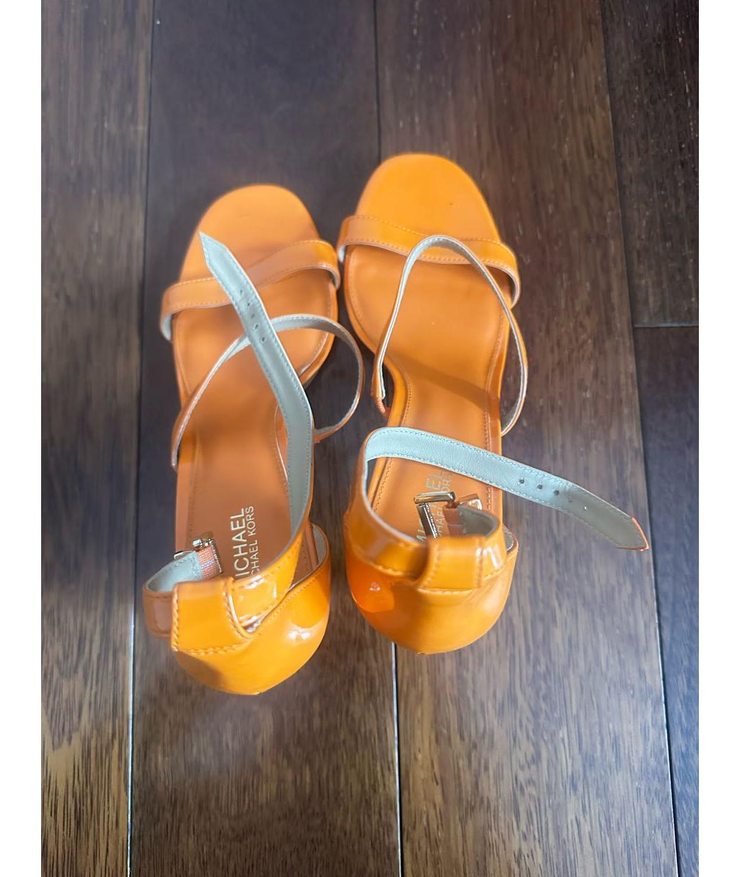 MICHAEL KORS Оранжевое босоножки из лакированной кожи, фото 3
