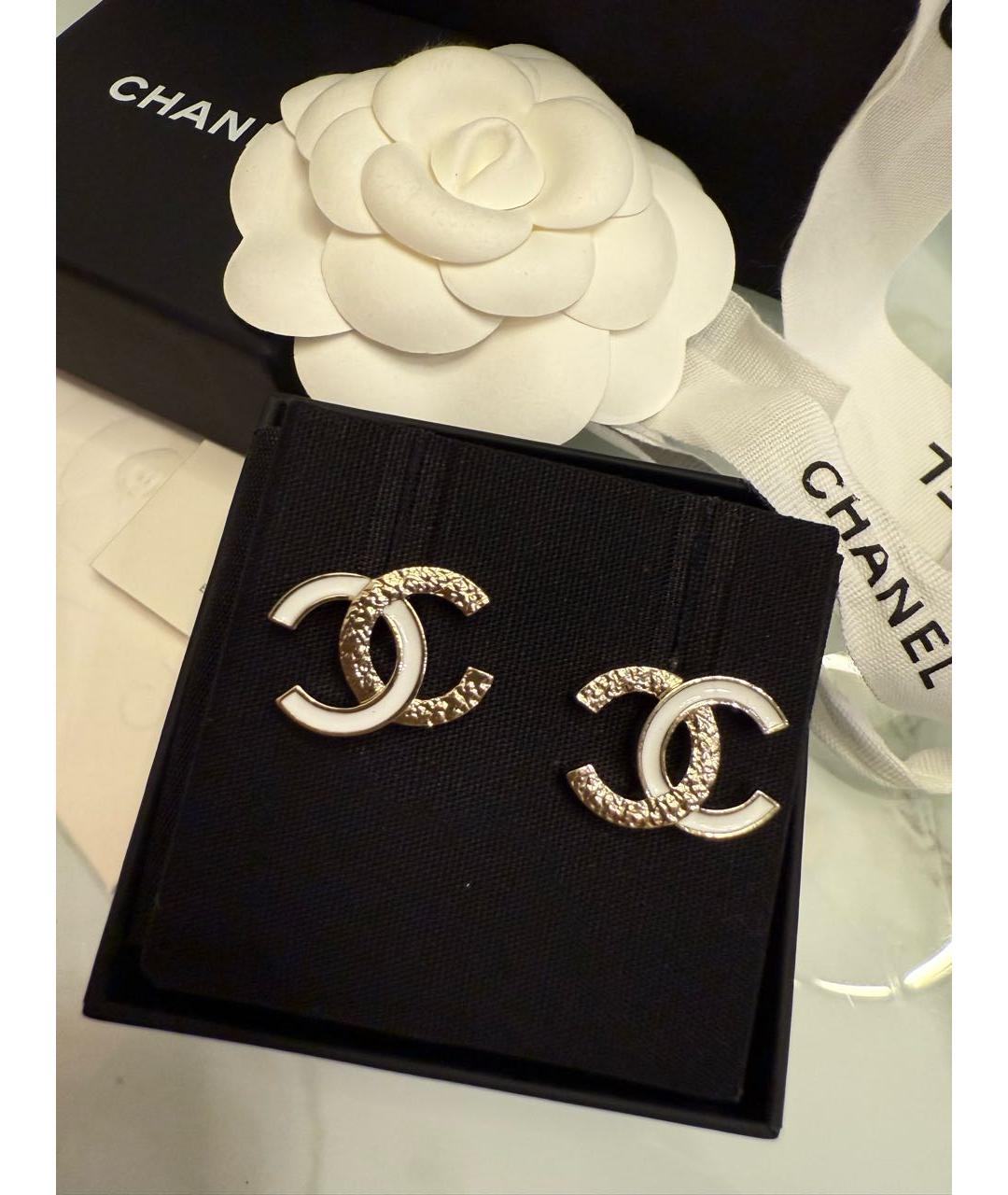 CHANEL Белые металлические серьги, фото 3