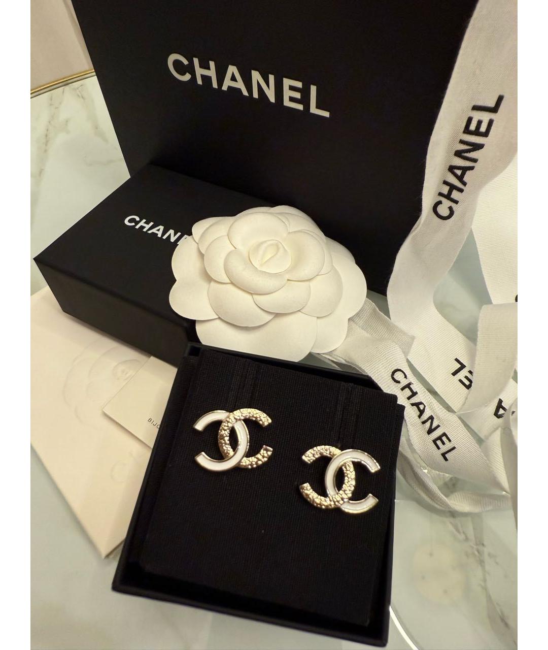 CHANEL Белые металлические серьги, фото 2