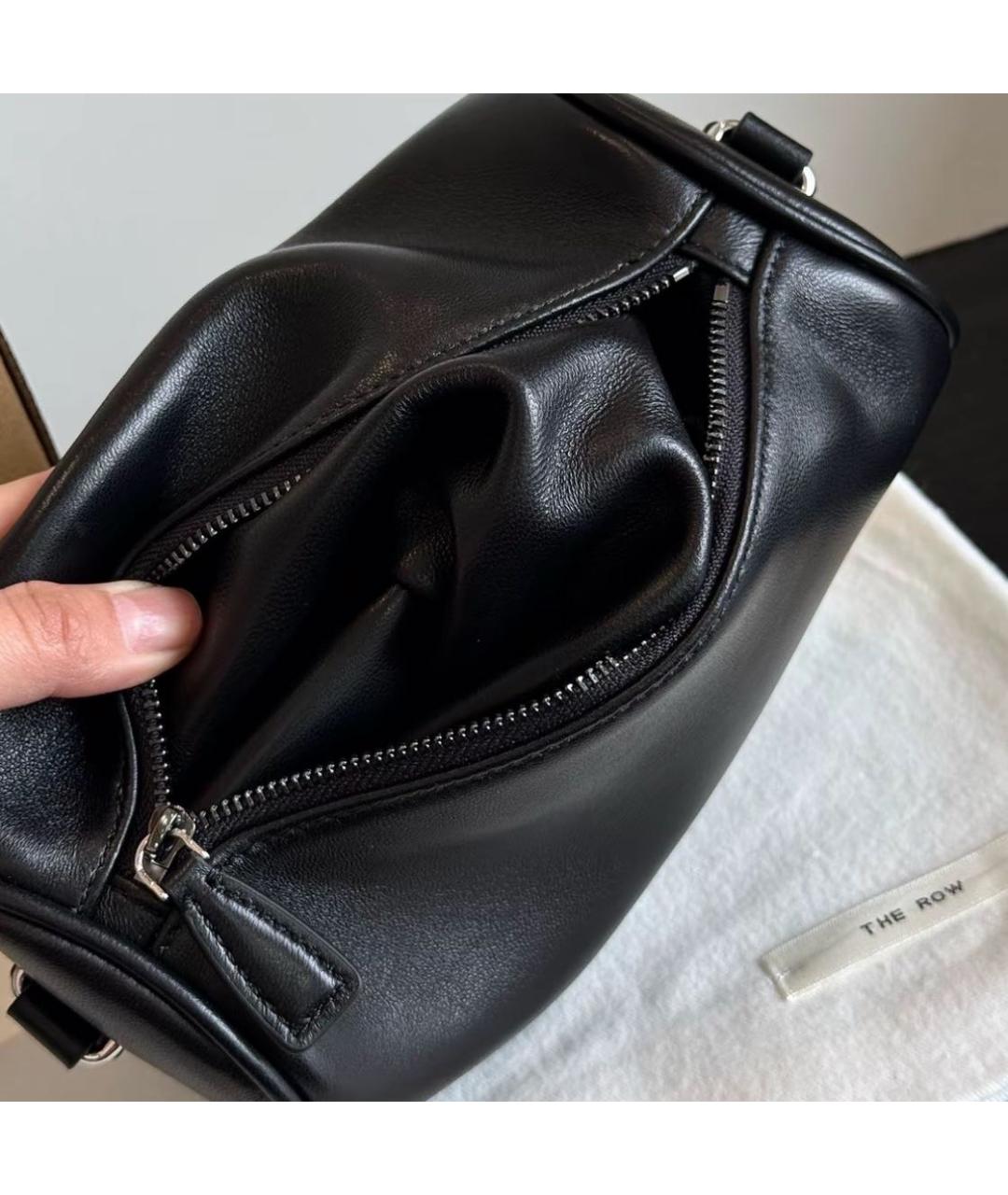 THE ROW Черная кожаная сумка с короткими ручками, фото 8