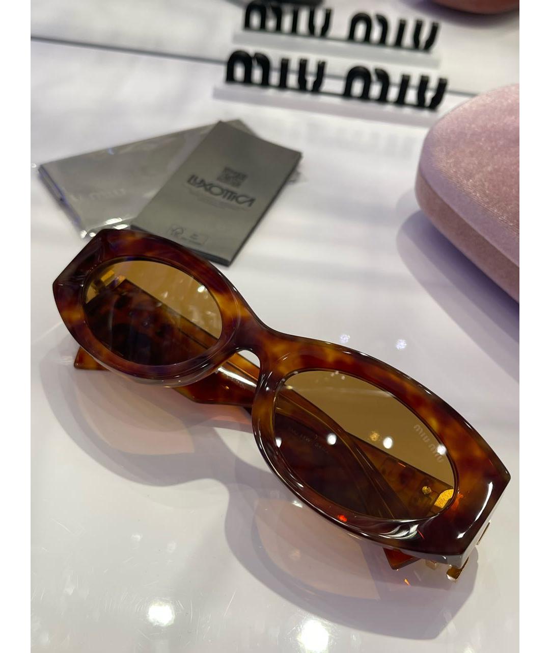 MIU MIU Коричневые пластиковые солнцезащитные очки, фото 4