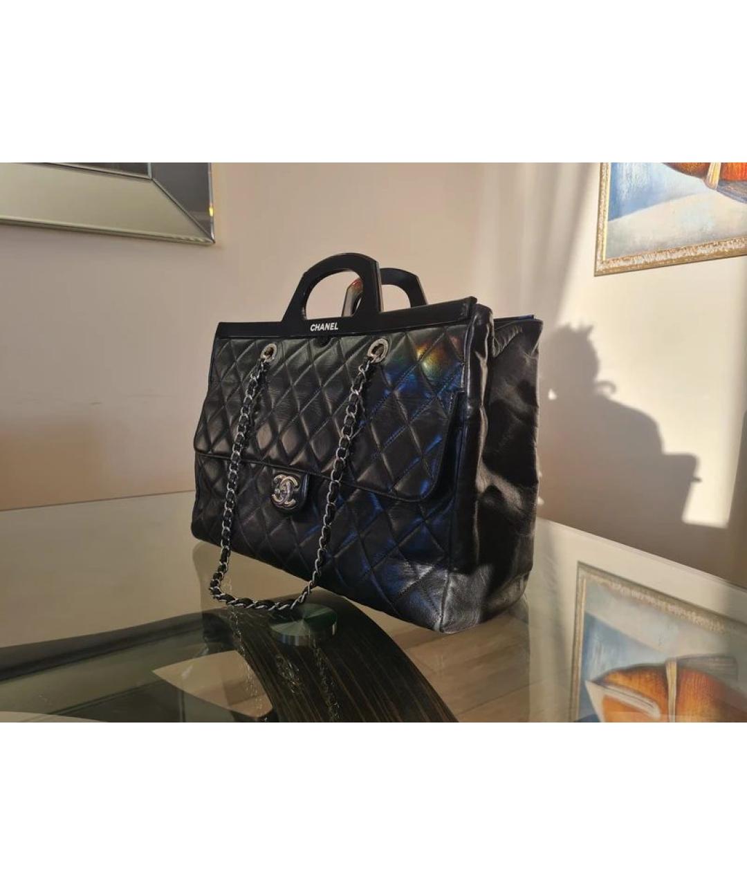 CHANEL Черная кожаная сумка с короткими ручками, фото 3