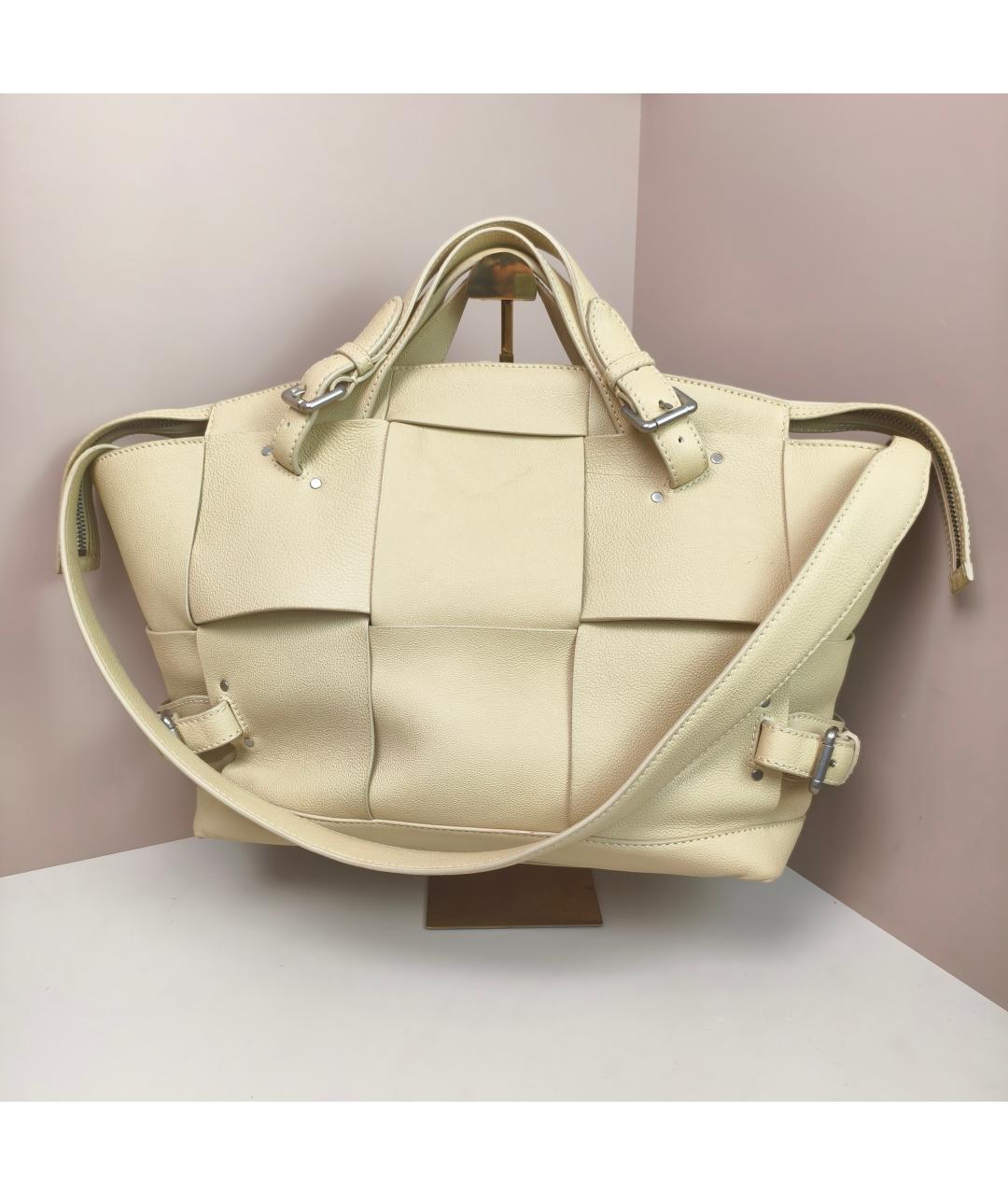 BOTTEGA VENETA Бежевая кожаная сумка с короткими ручками, фото 3