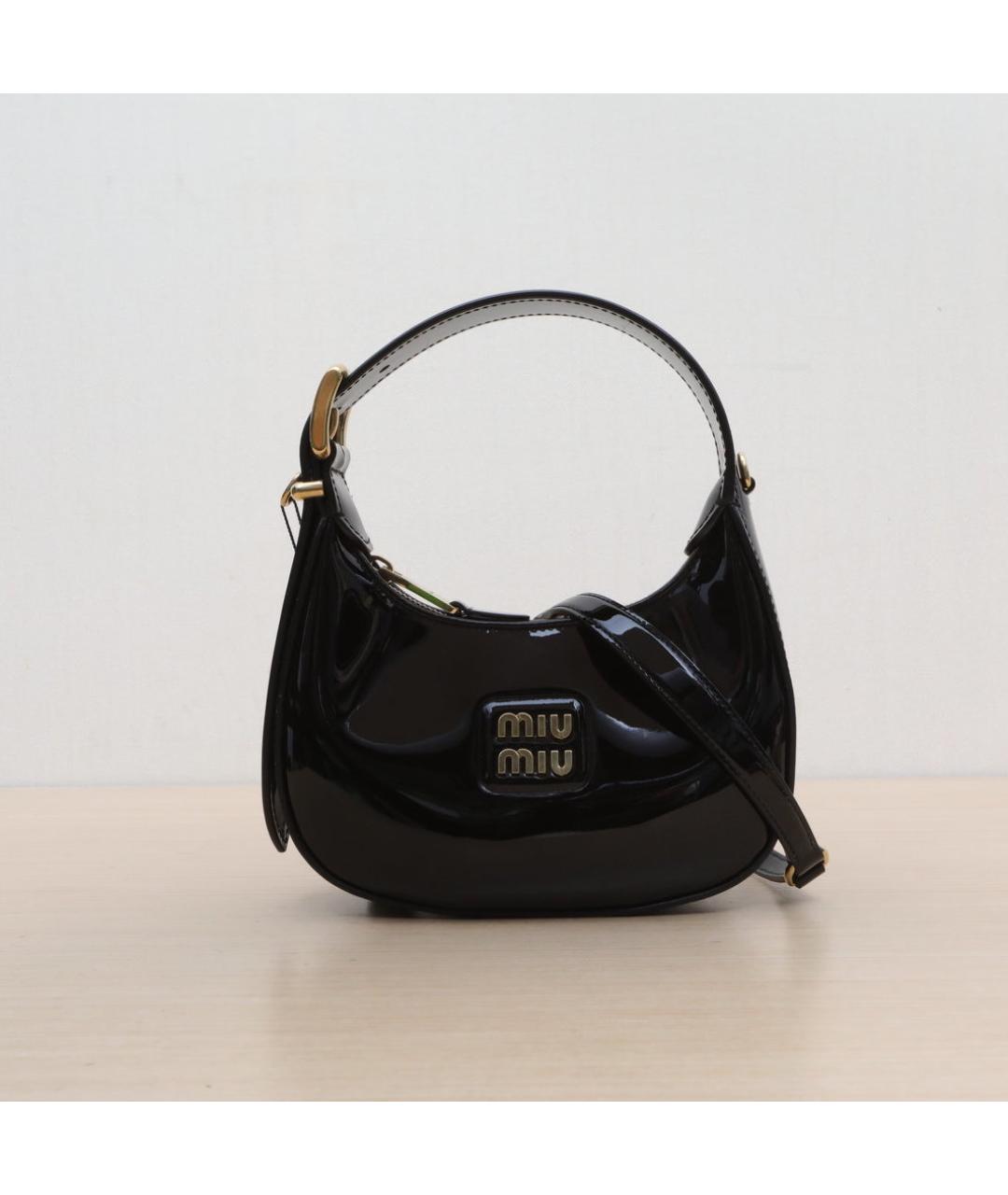 MIU MIU Черная сумка через плечо из лакированной кожи, фото 3