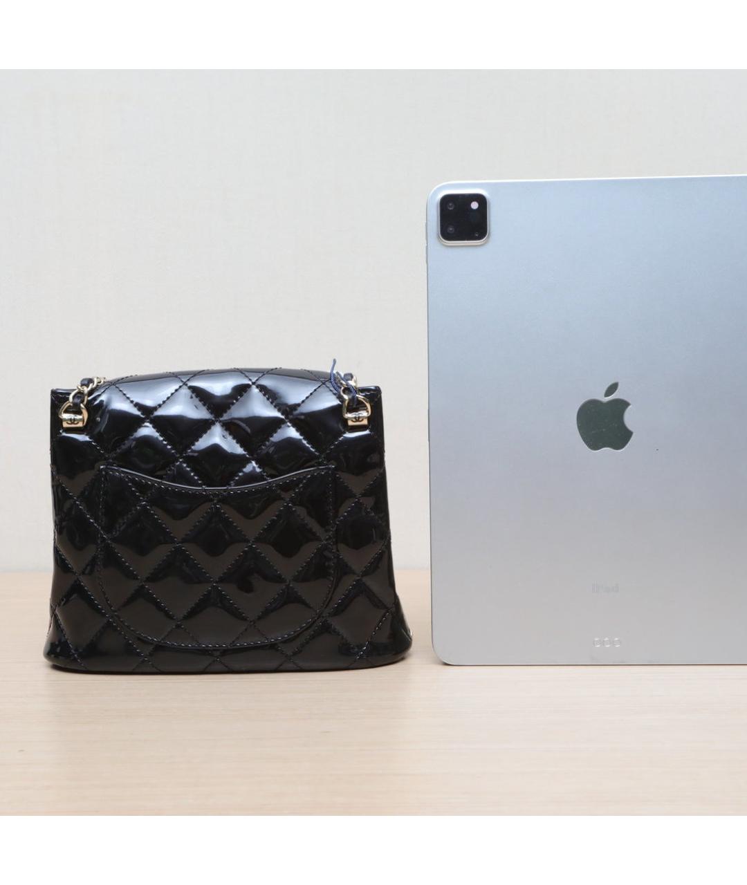 CHANEL Черная сумка через плечо из лакированной кожи, фото 6