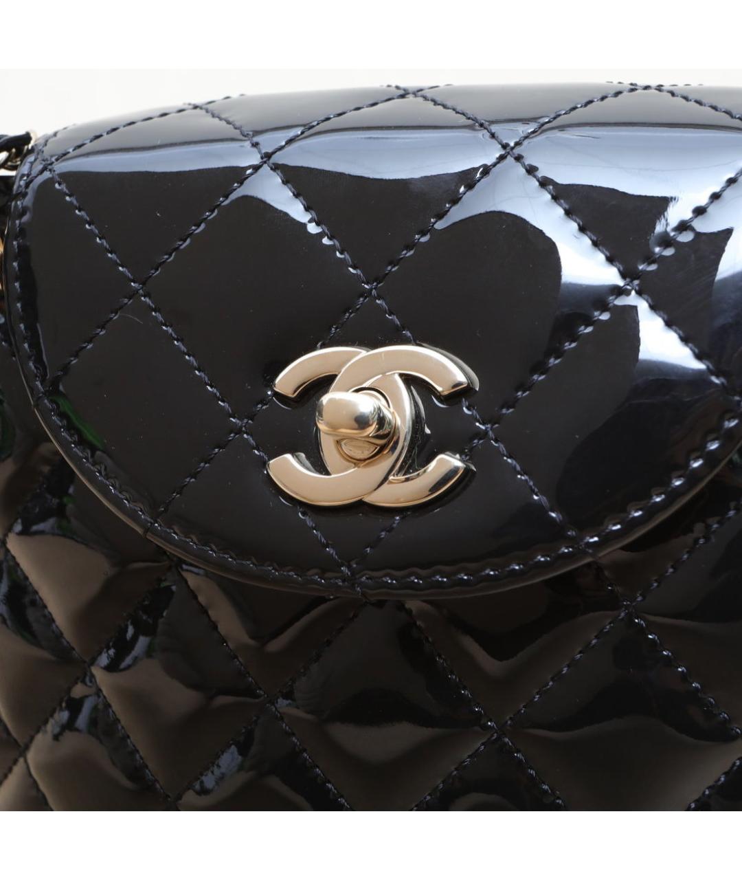 CHANEL Черная сумка через плечо из лакированной кожи, фото 7