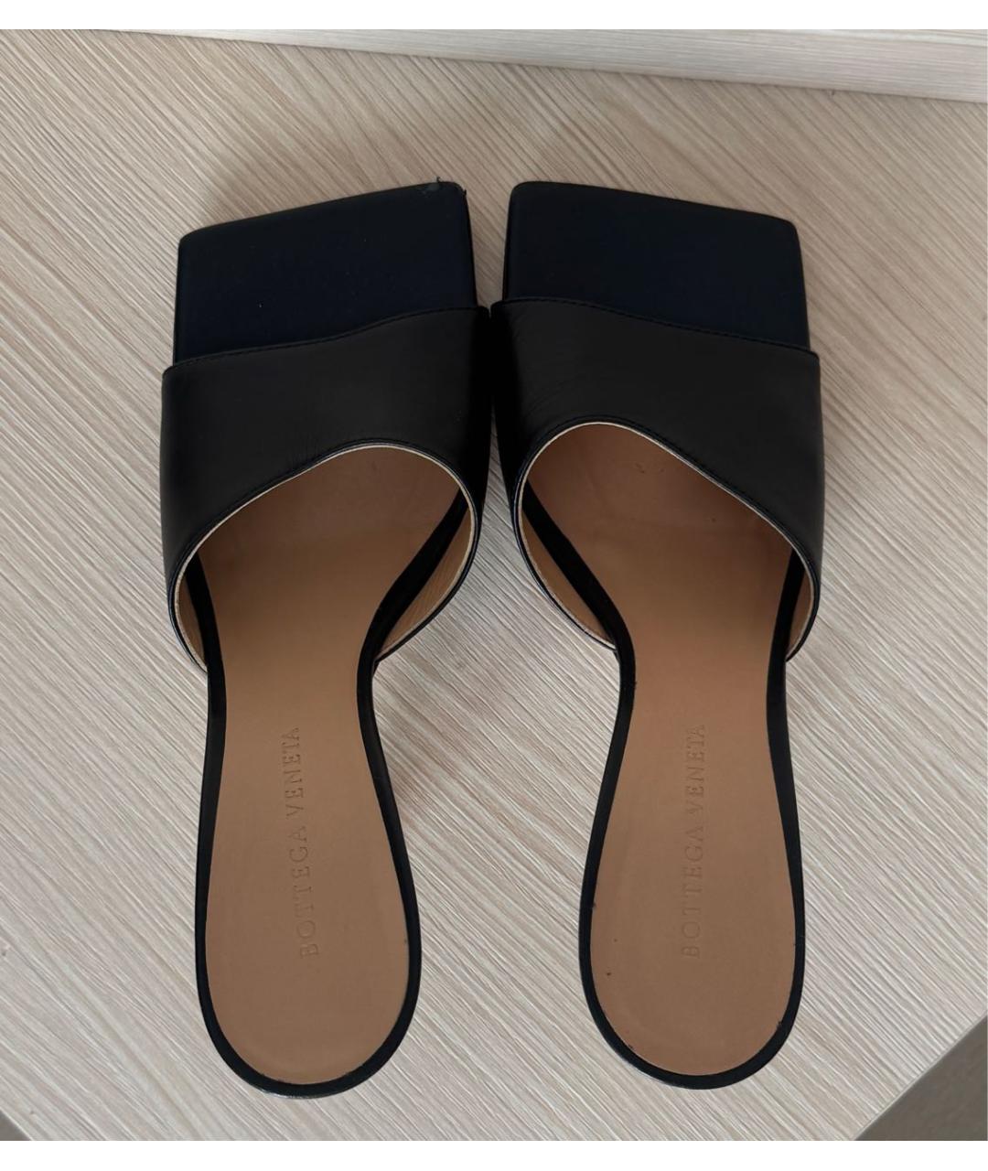 BOTTEGA VENETA Черные кожаные мюли, фото 3