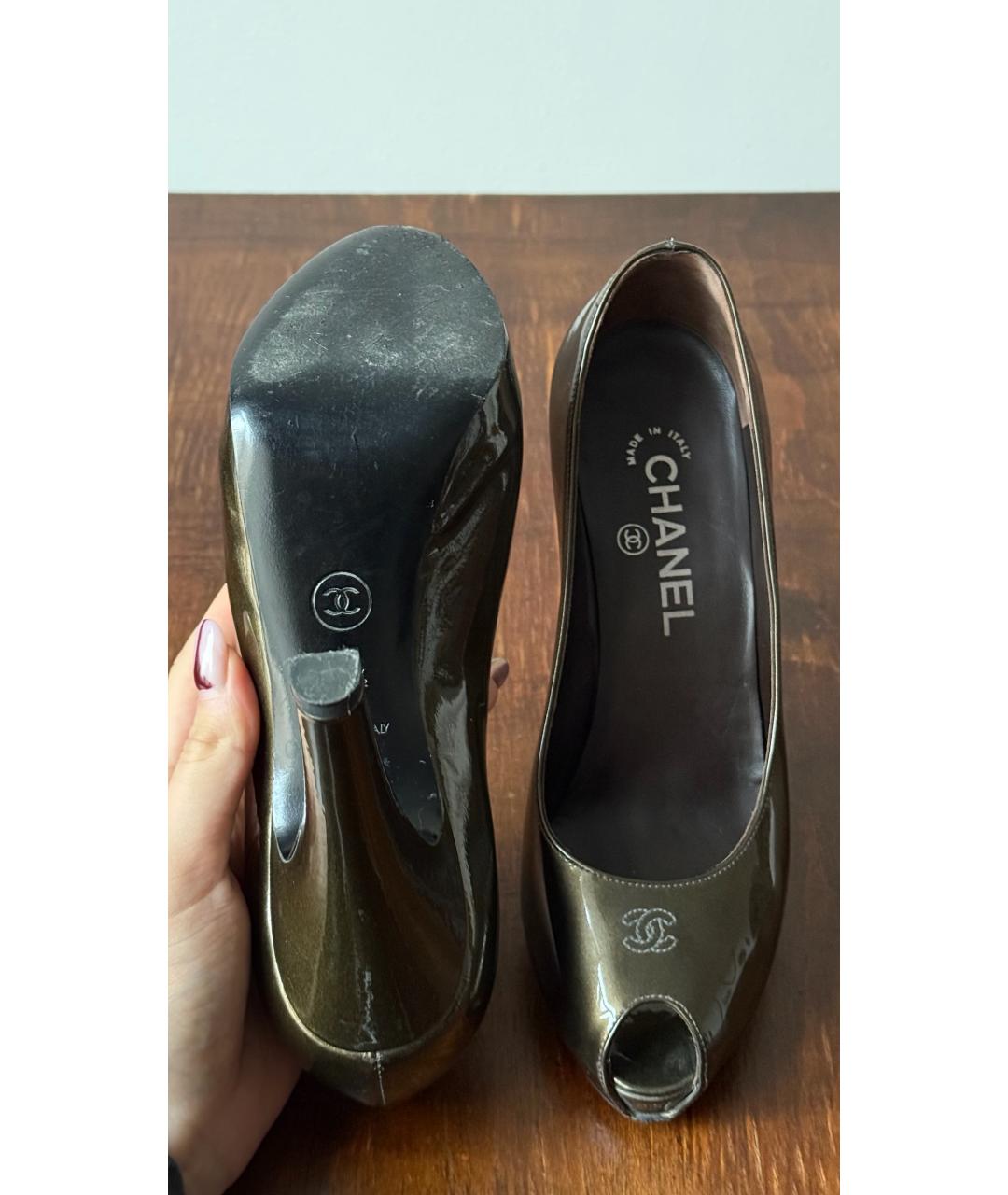 CHANEL Хаки туфли из лакированной кожи, фото 5