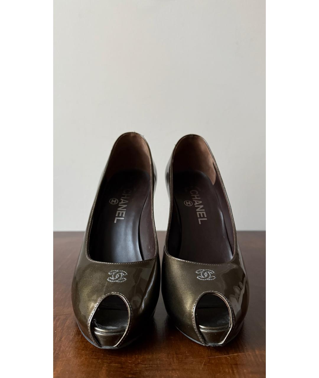 CHANEL Хаки туфли из лакированной кожи, фото 2