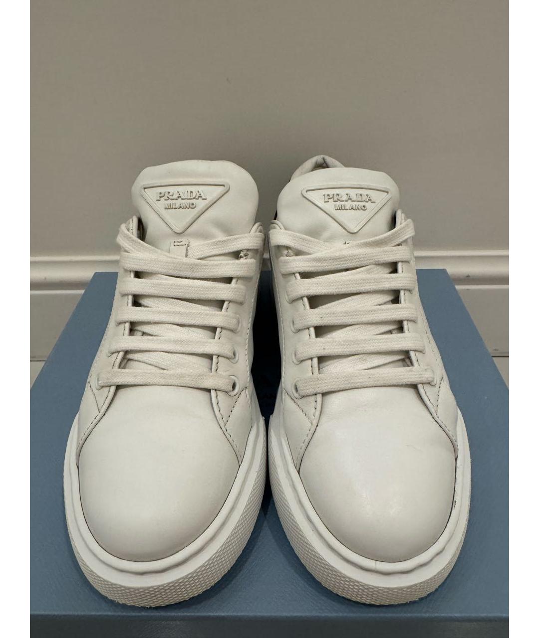 PRADA Белые кожаные кроссовки, фото 2