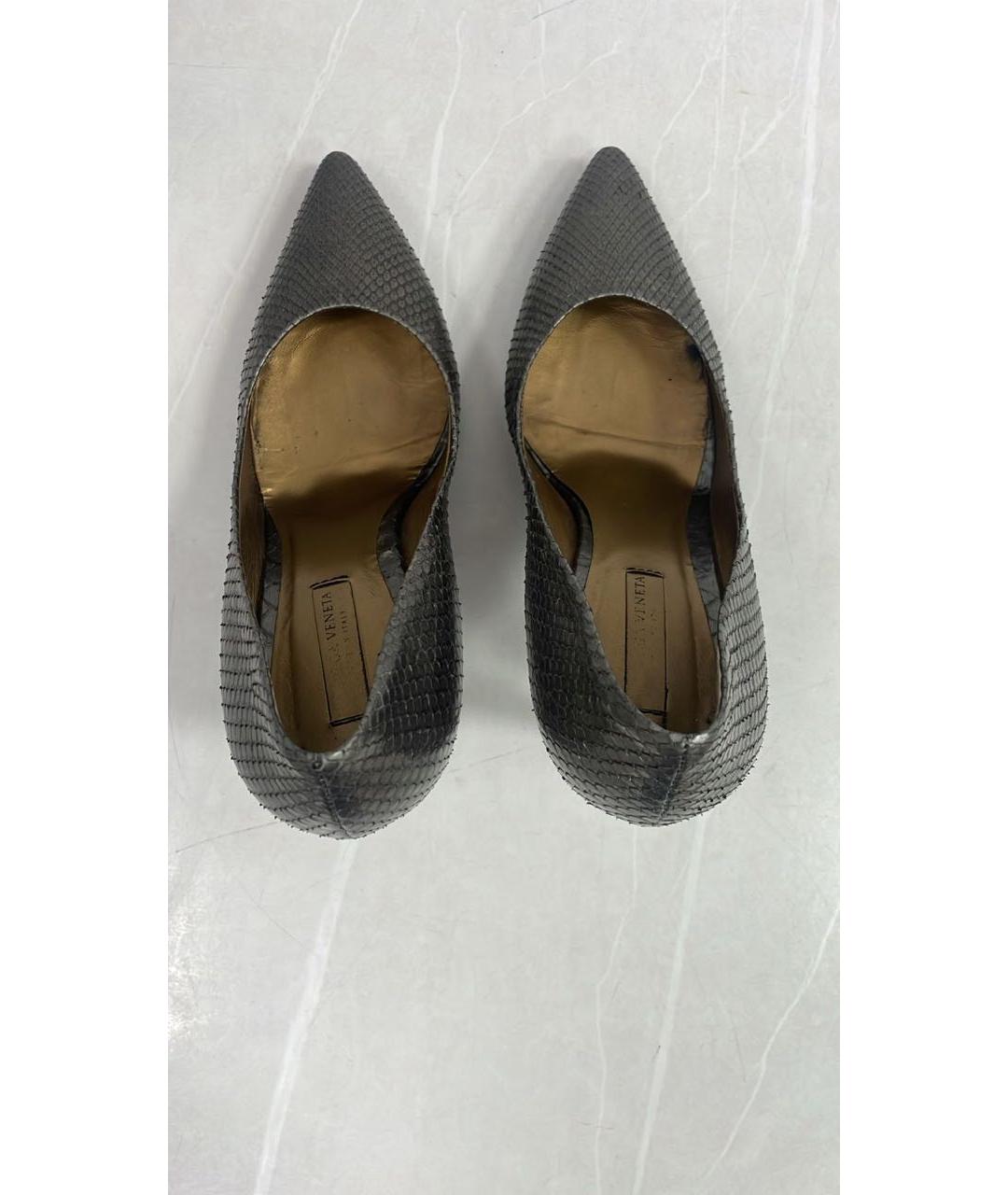 BOTTEGA VENETA Серебряные туфли из экзотической кожи, фото 3