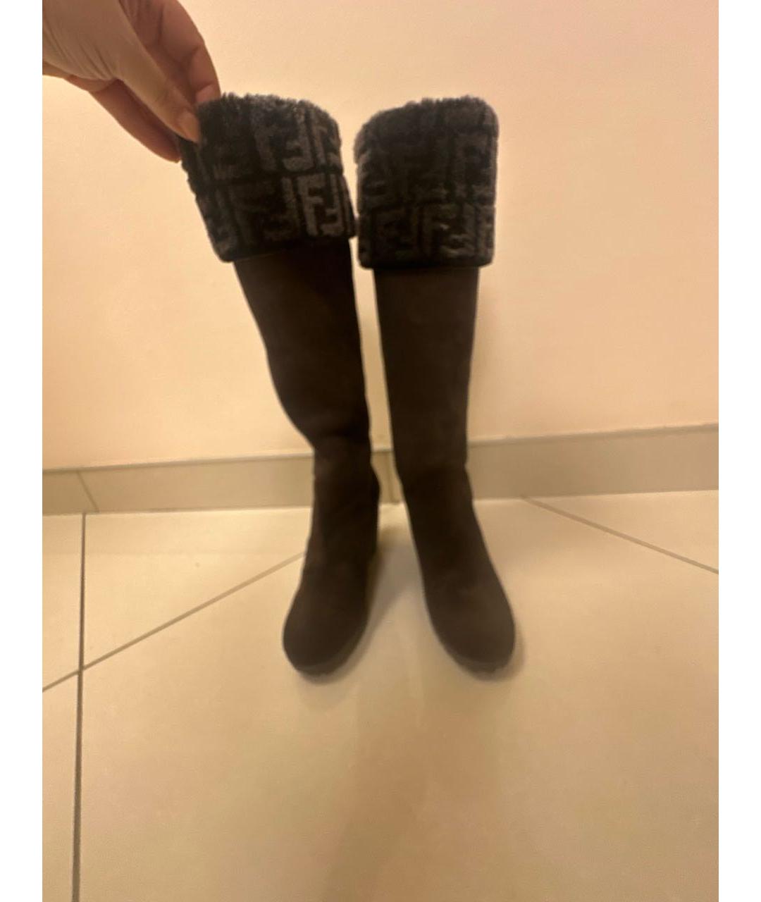FENDI Коричневые замшевые сапоги, фото 2