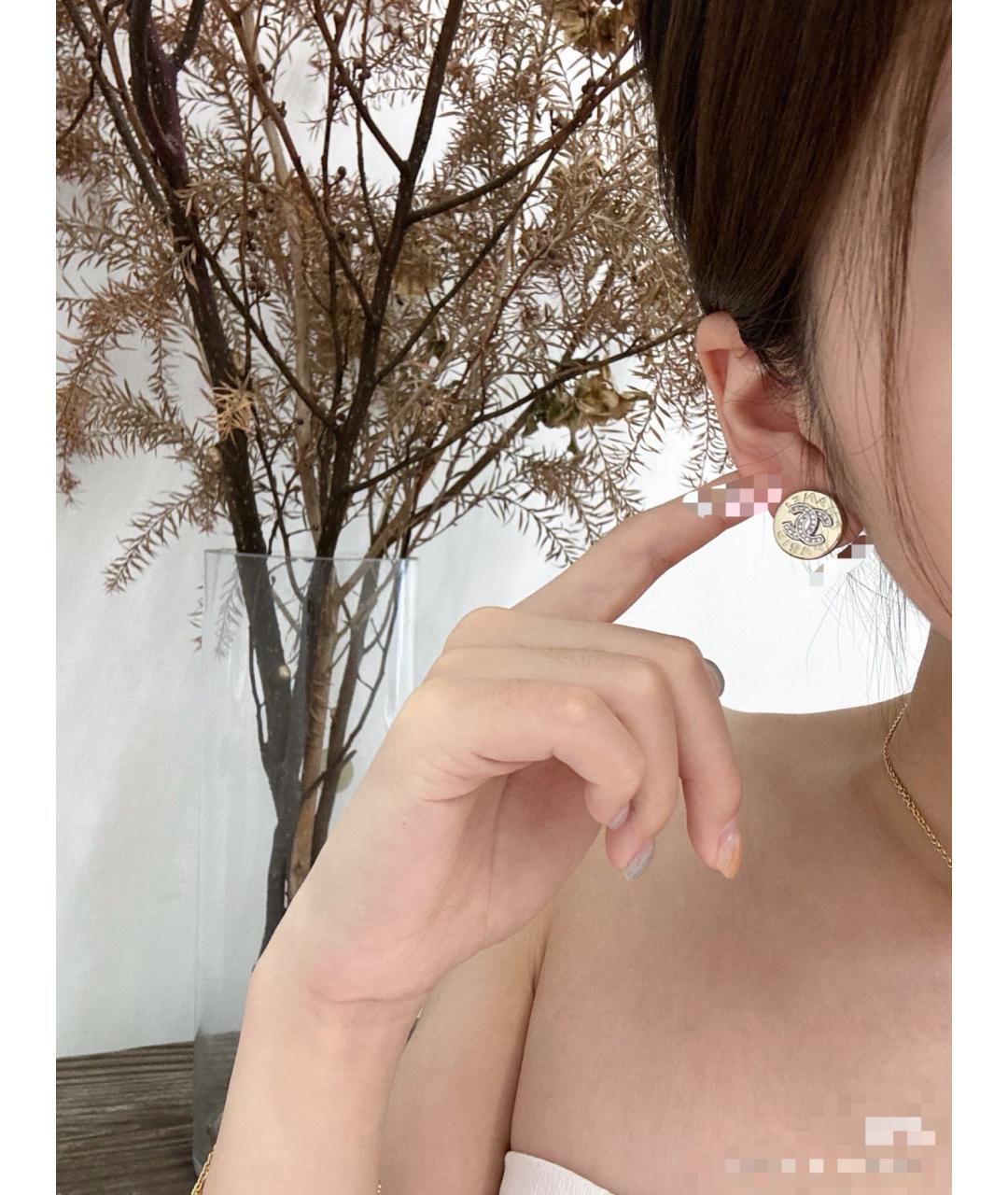 CHANEL Золотые металлические серьги, фото 6