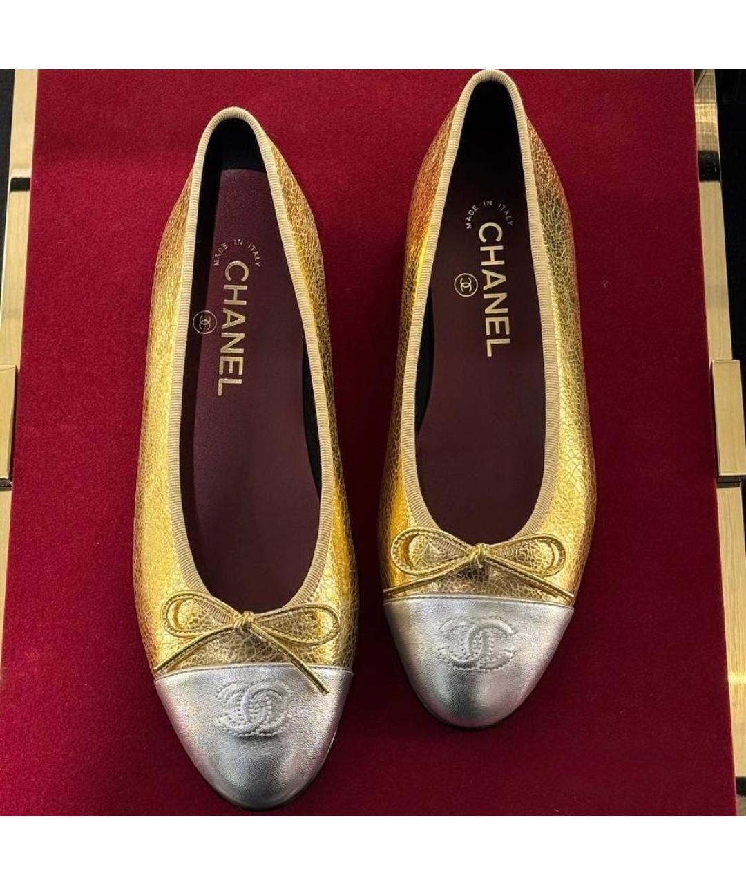 CHANEL Золотые кожаные балетки, фото 3