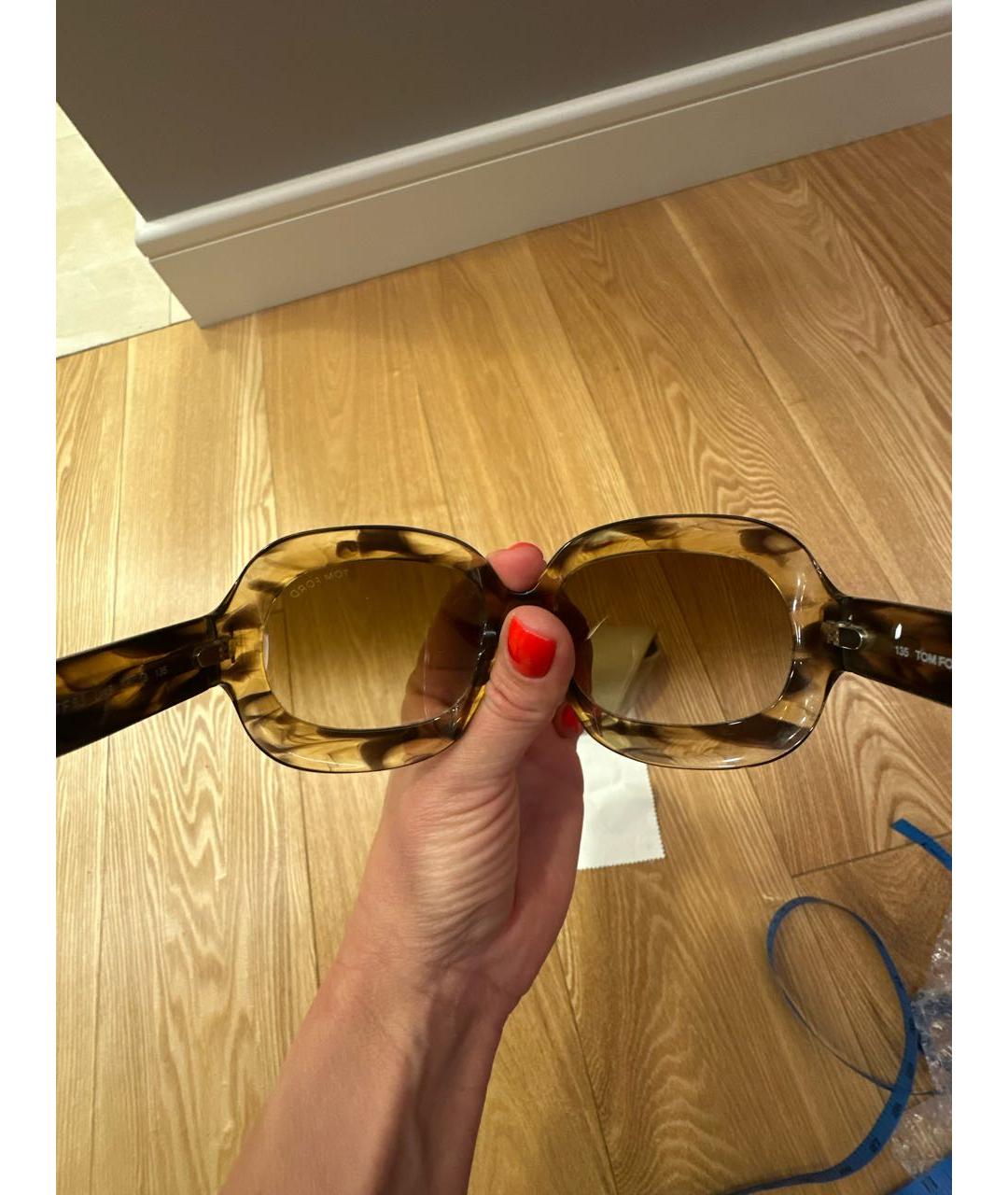 TOM FORD Бежевые пластиковые солнцезащитные очки, фото 7