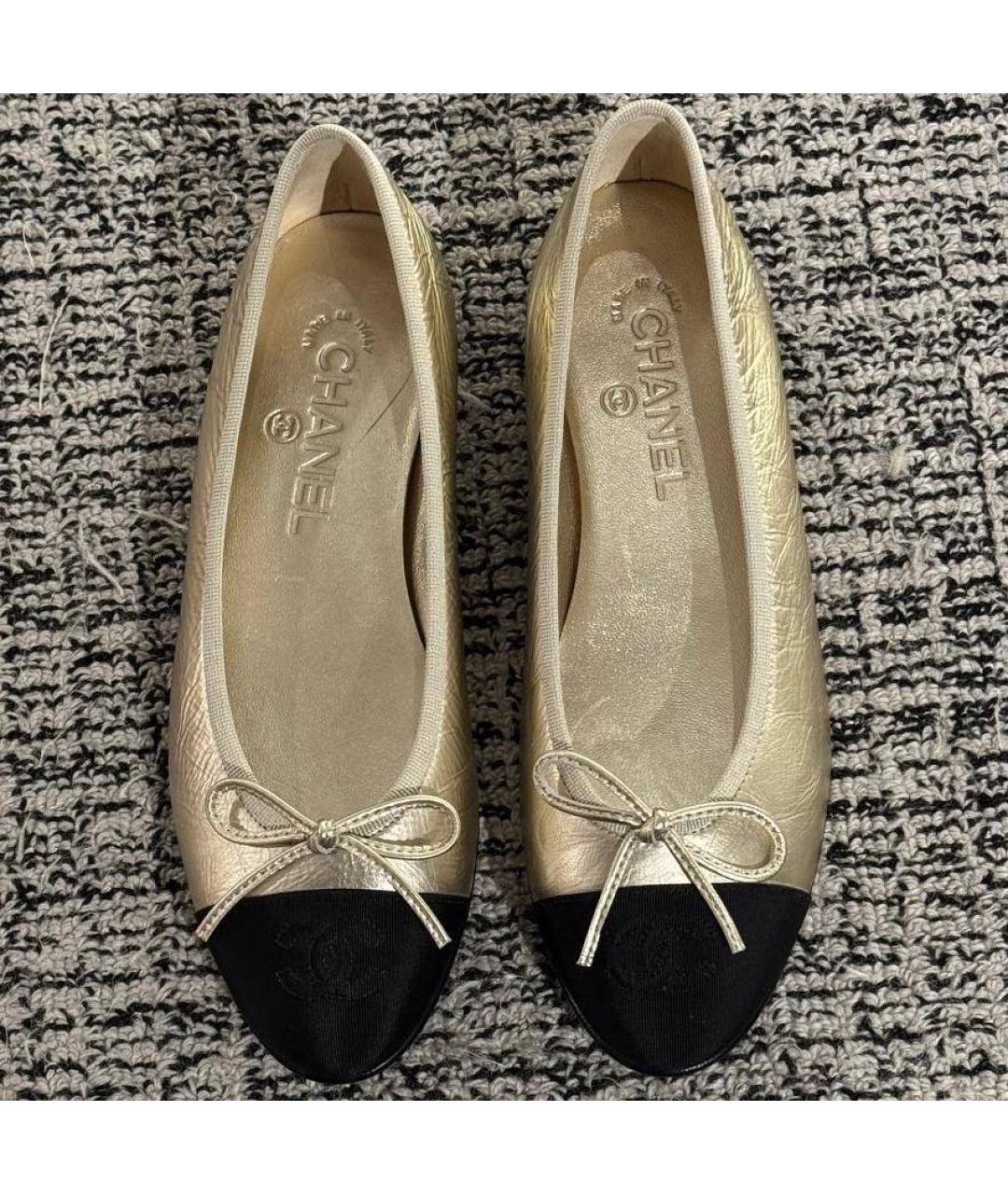 CHANEL Золотые кожаные балетки, фото 2