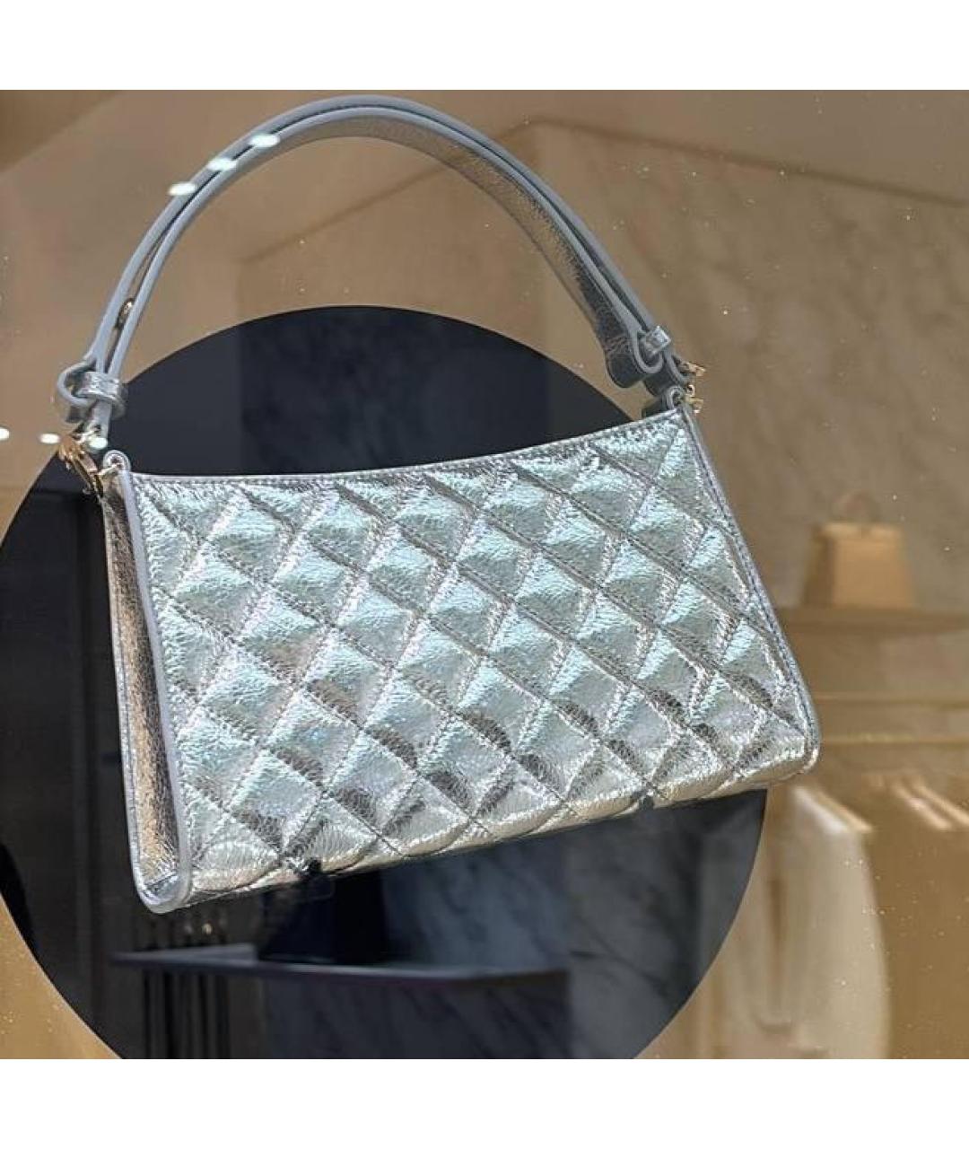 CHANEL Серебряная кожаная сумка с короткими ручками, фото 2