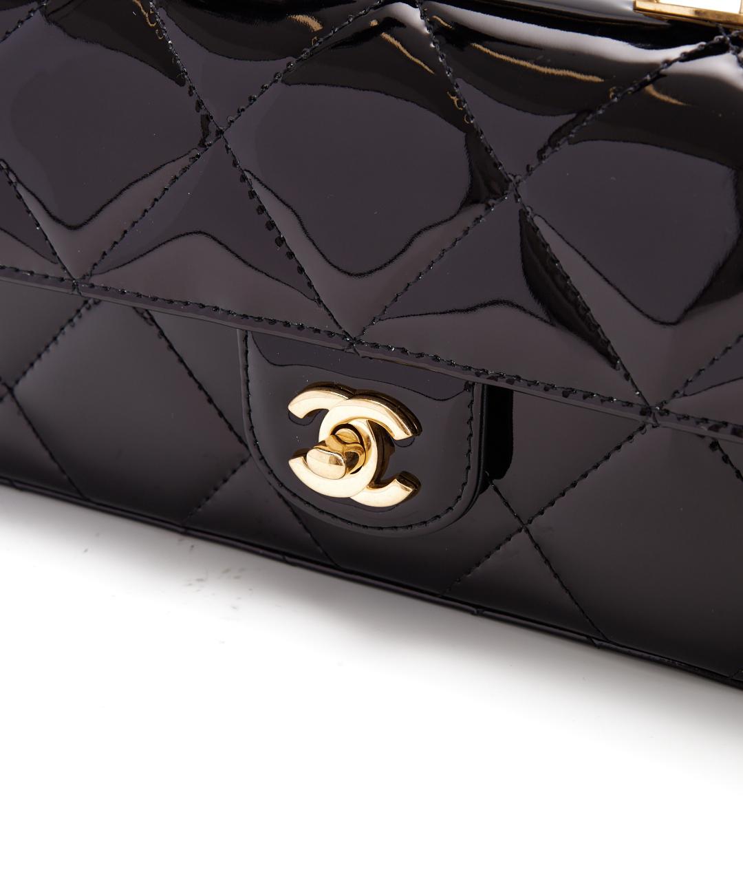 CHANEL Черная сумка через плечо из лакированной кожи, фото 4