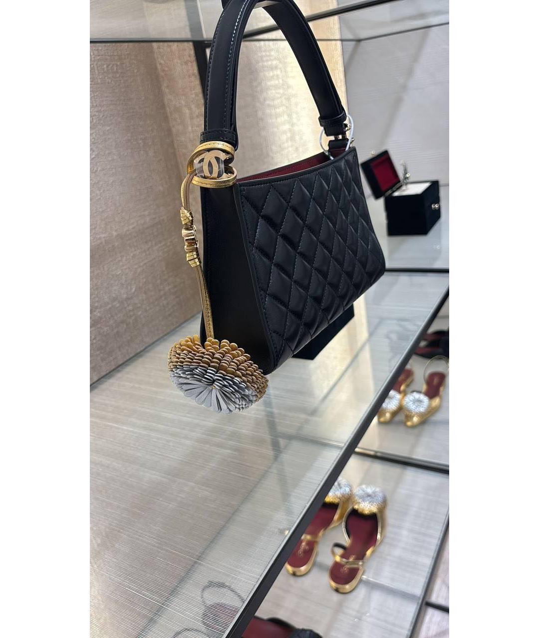 CHANEL Черная кожаная сумка с короткими ручками, фото 3