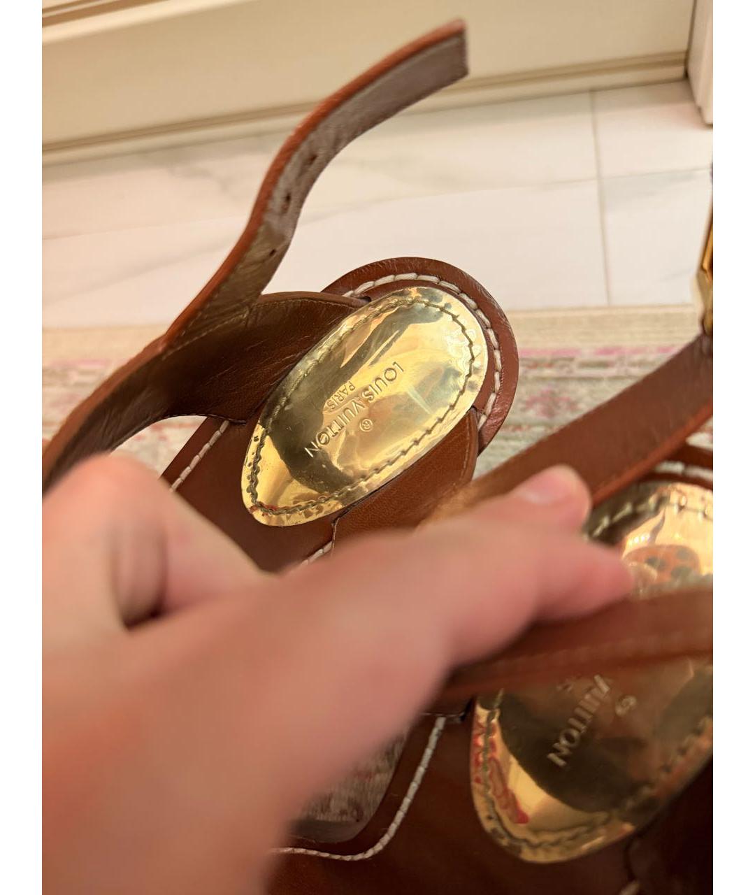 LOUIS VUITTON Коричневые кожаные босоножки, фото 5