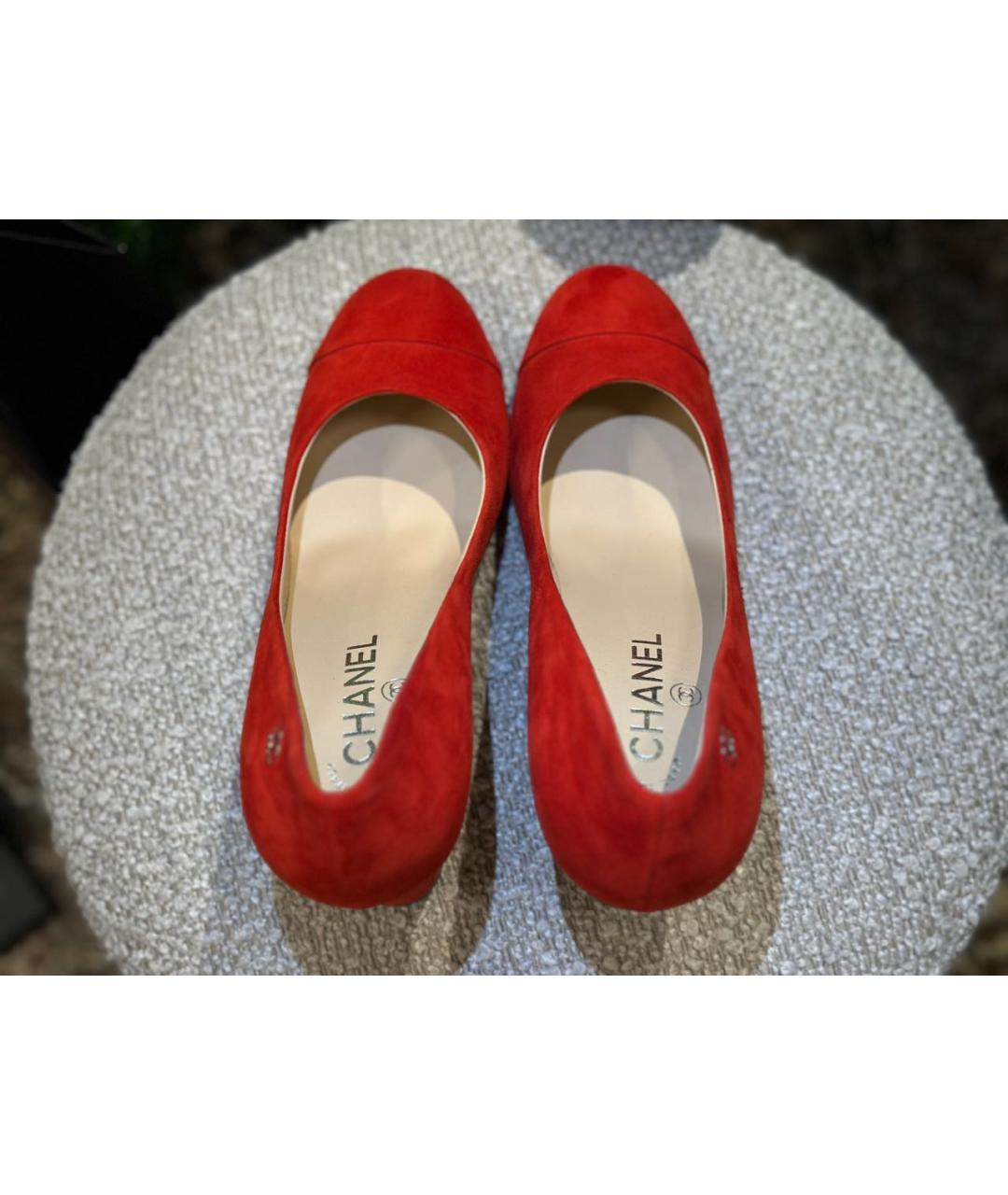 CHANEL Красные замшевые туфли, фото 3