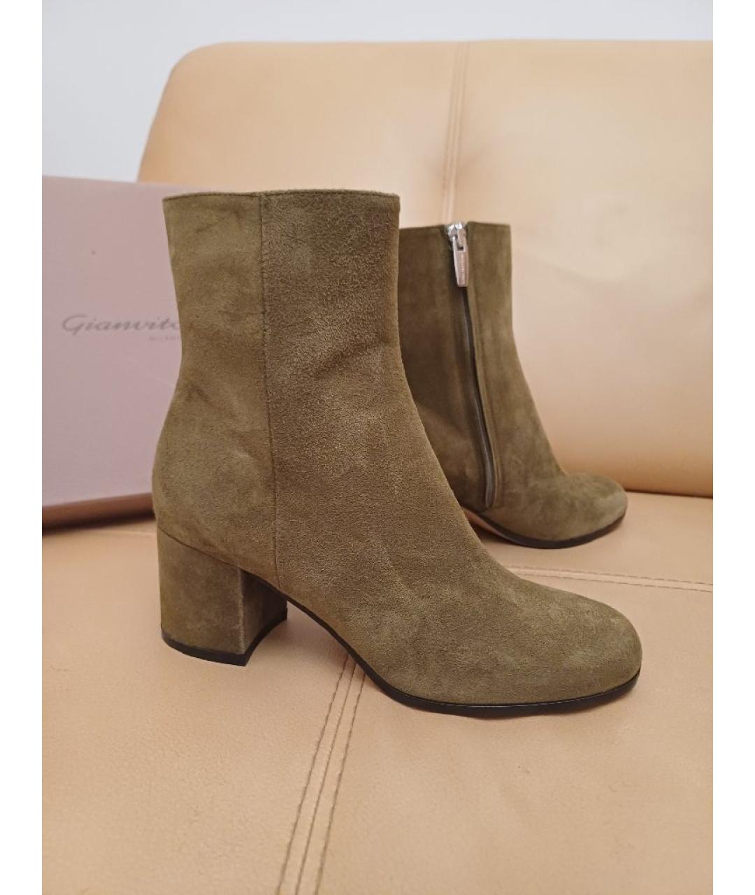 GIANVITO ROSSI Бежевые замшевые ботильоны, фото 5