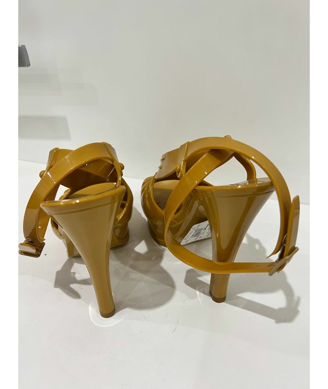 SAINT LAURENT Желтые резиновые босоножки, фото 4