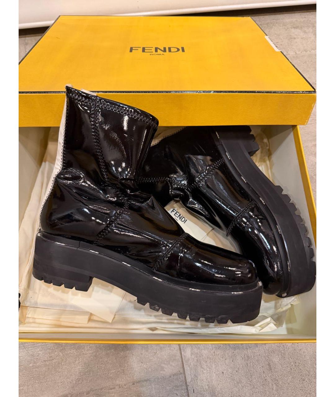 FENDI Черные полусапоги из лакированной кожи, фото 5