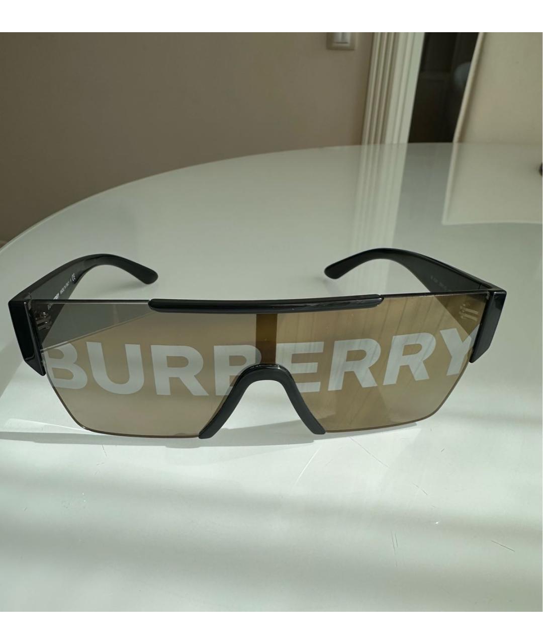 BURBERRY Черные пластиковые солнцезащитные очки, фото 5