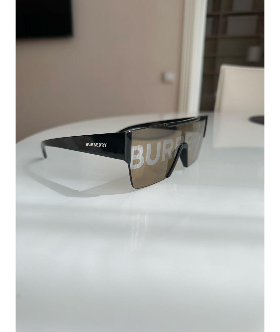 BURBERRY Черные пластиковые солнцезащитные очки, фото 2