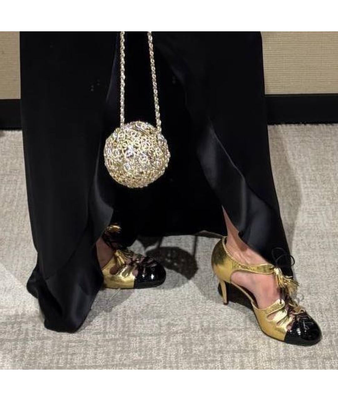 CHANEL Золотые кожаные туфли, фото 4
