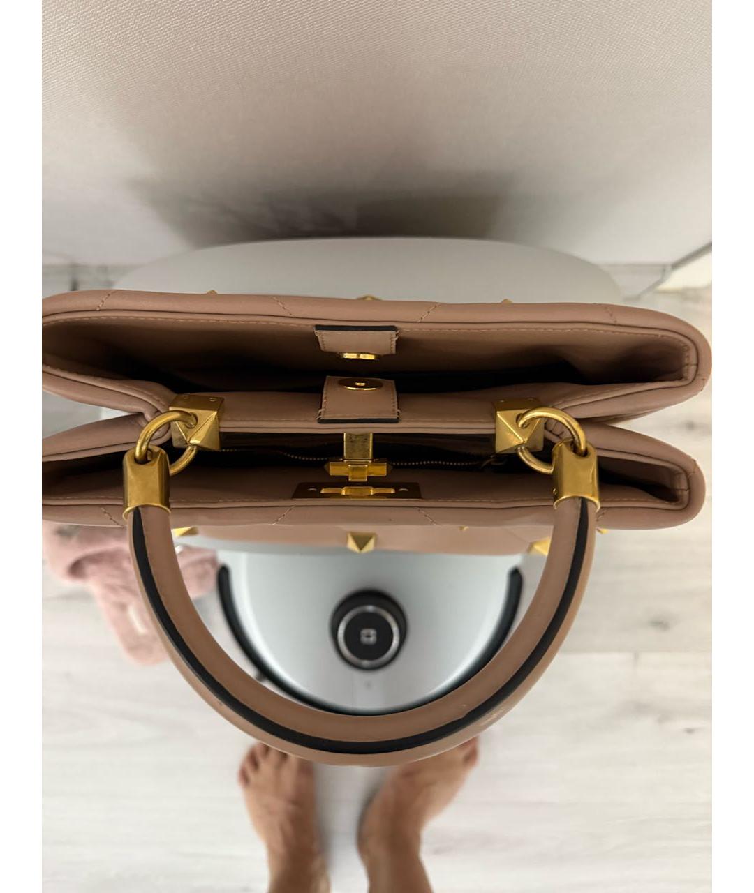 VALENTINO Бежевая кожаная сумка с короткими ручками, фото 6