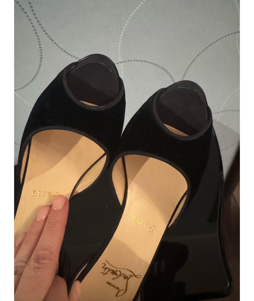 CHRISTIAN LOUBOUTIN Черные бархатные босоножки, фото 6