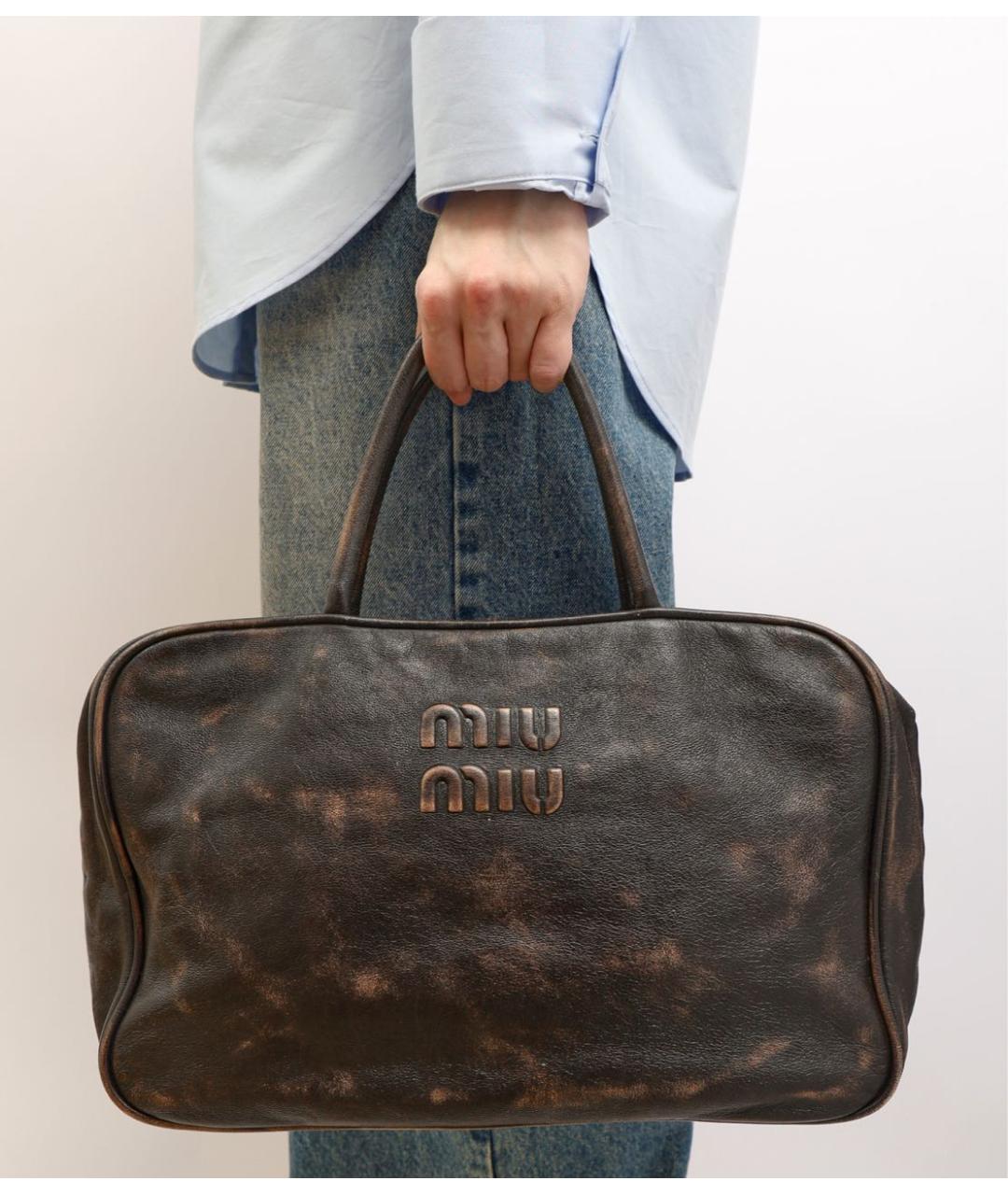 MIU MIU Коричневая кожаная сумка с короткими ручками, фото 2